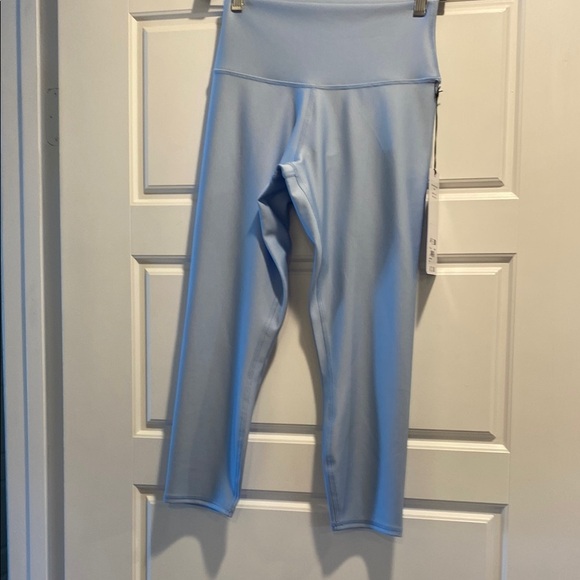 ALO Yoga capri
Seashell blue
Size small - Picture 3 of 4